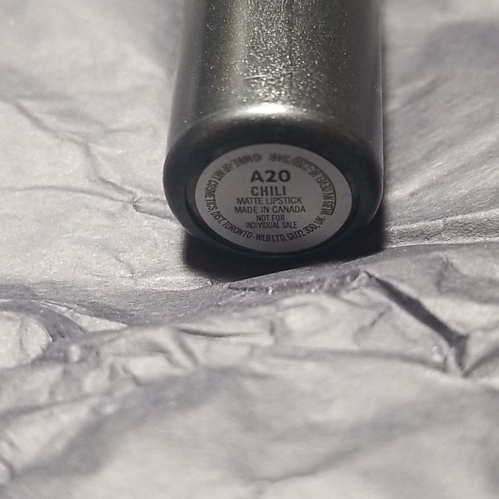 New Unused Mac Cosmetics Chili Matte Lipstick - Picture 3 of 3